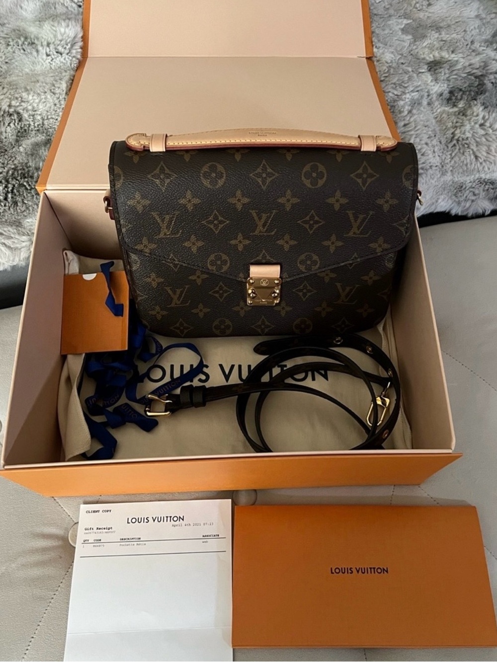 Authentic Louis Vuitton Monogram Pochette Metis Shoulder Bag